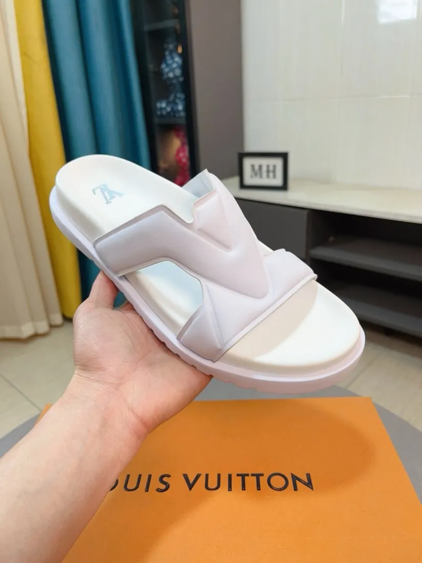 Men's shoes 💰360🌹🌹 (lv-Louis Vuitton) new men's sandals, high-end boutique, exquisite embossed logo decoration on the upper, fine workmanship, super soft soles, casual, loose and comfortable, a must-have in summer! \nsize：38-44